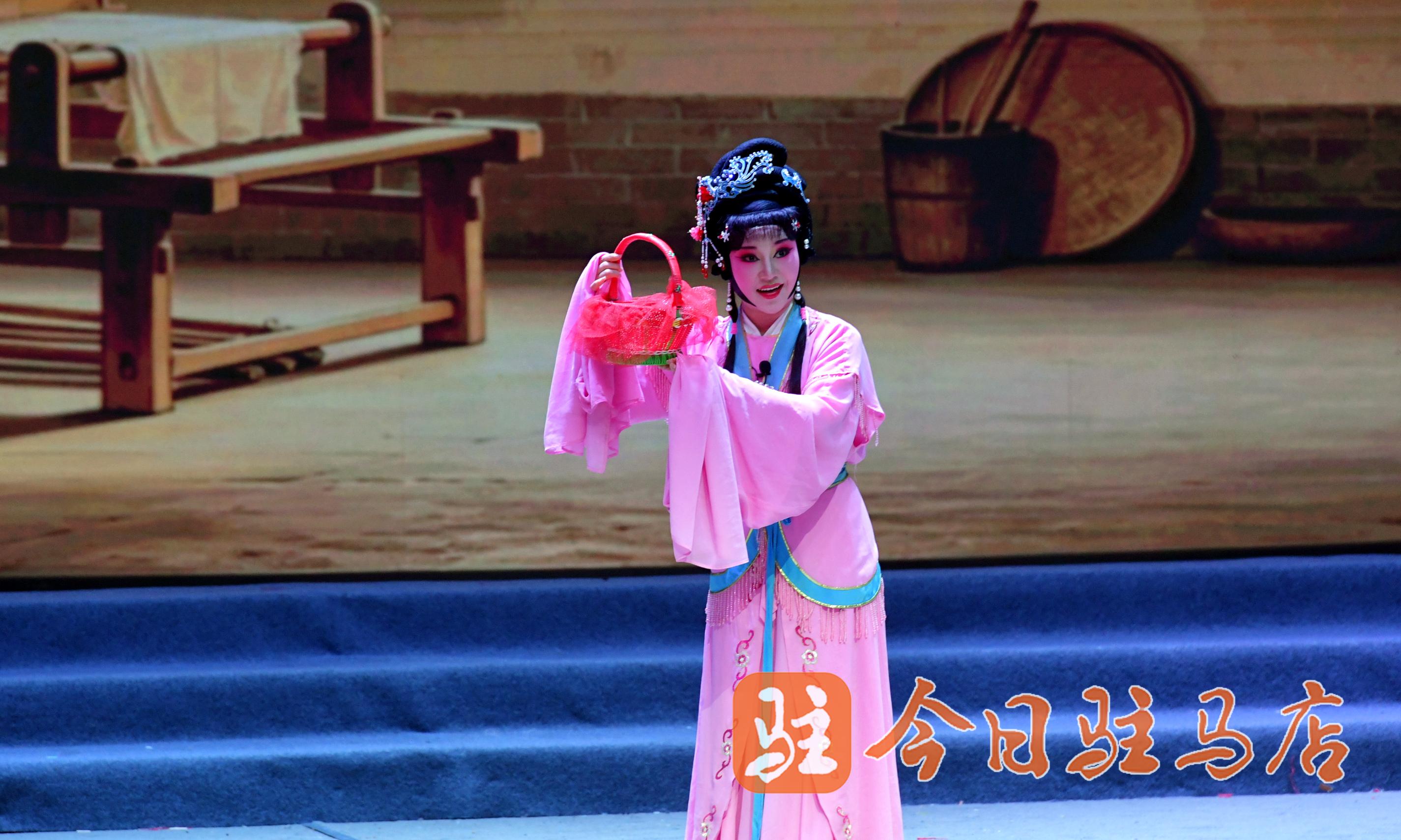 戏韵铿锵传经典 英姿飒爽《花木兰》
