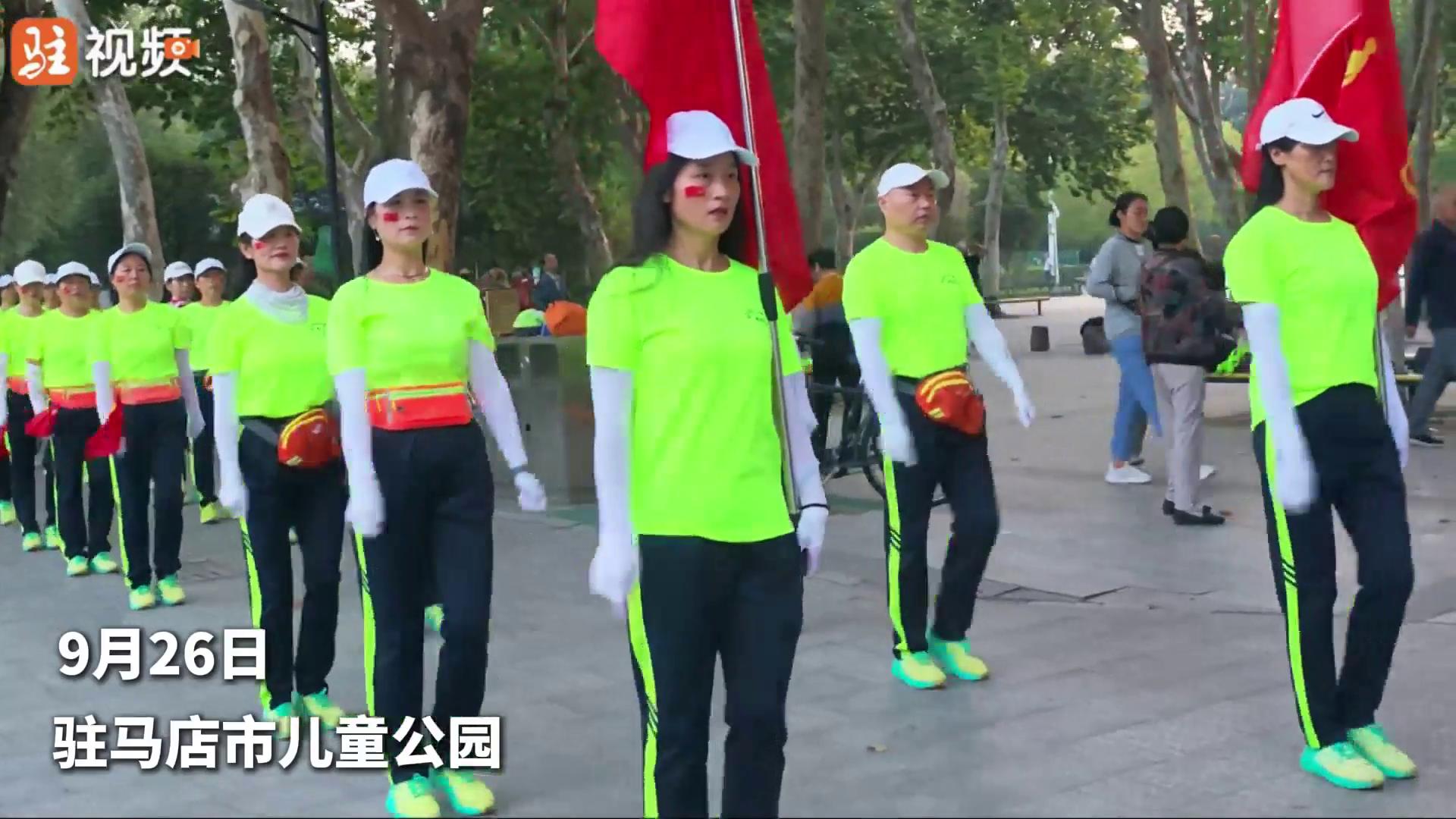 祝福送祖国！儿童公园里，这群人以这种方式迎国庆